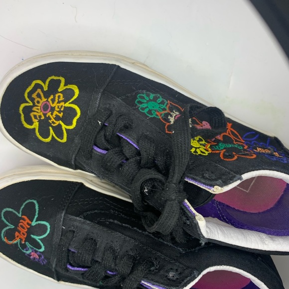 VANS skate shoes.US kids size 13.5. Decor on shoe-flowers, positive vibes - Picture 5 of 15